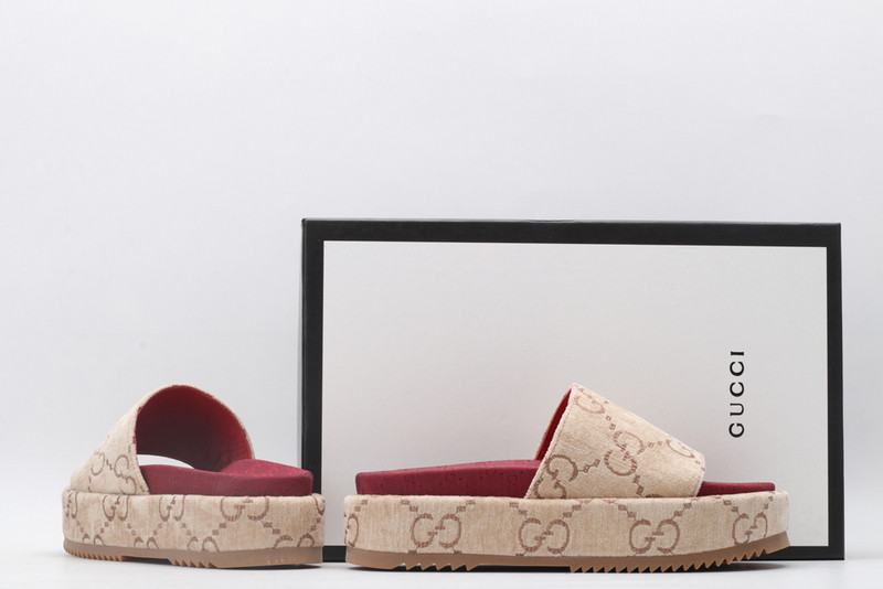 g*u*i sandals