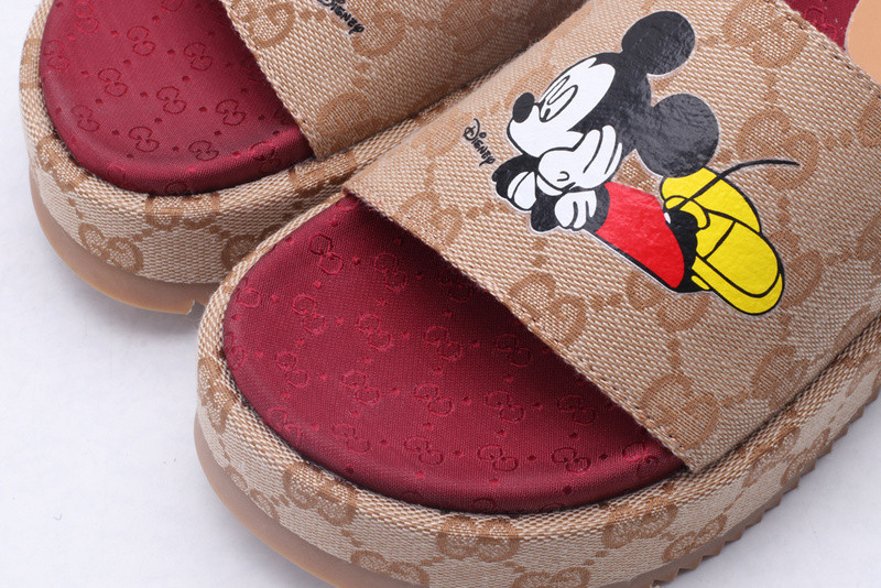 g*u*i sandals