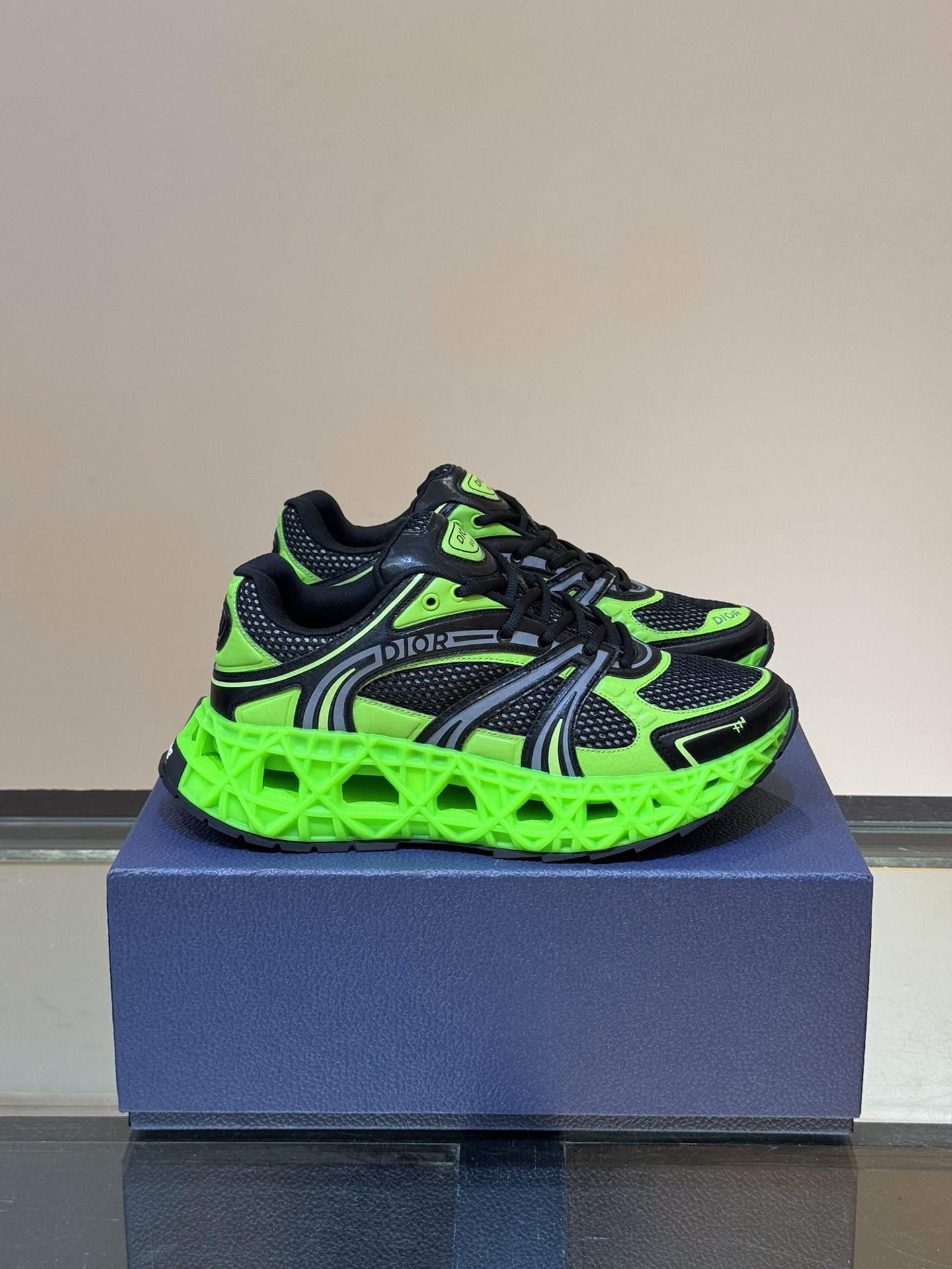 DIO* SNEAKER