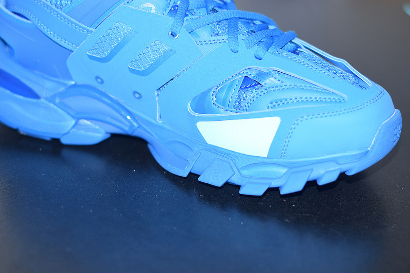 bc track sneaker