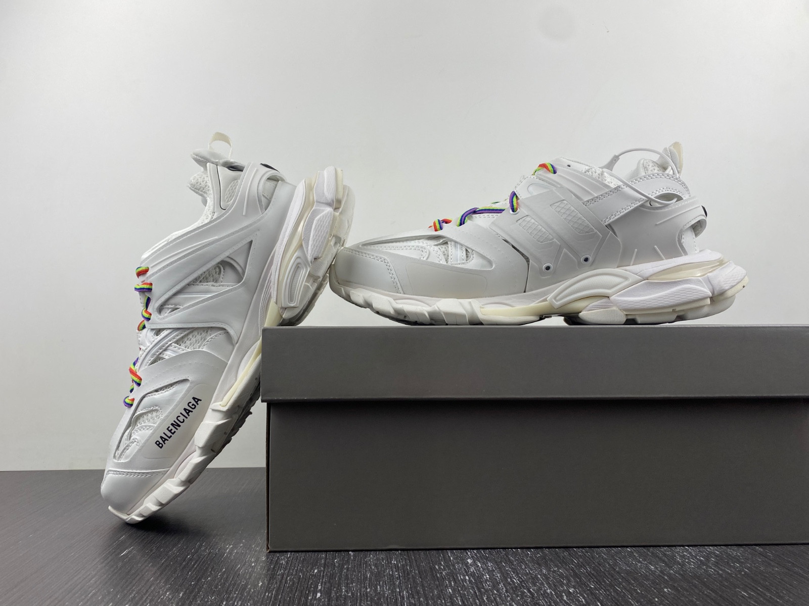 bc track sneaker