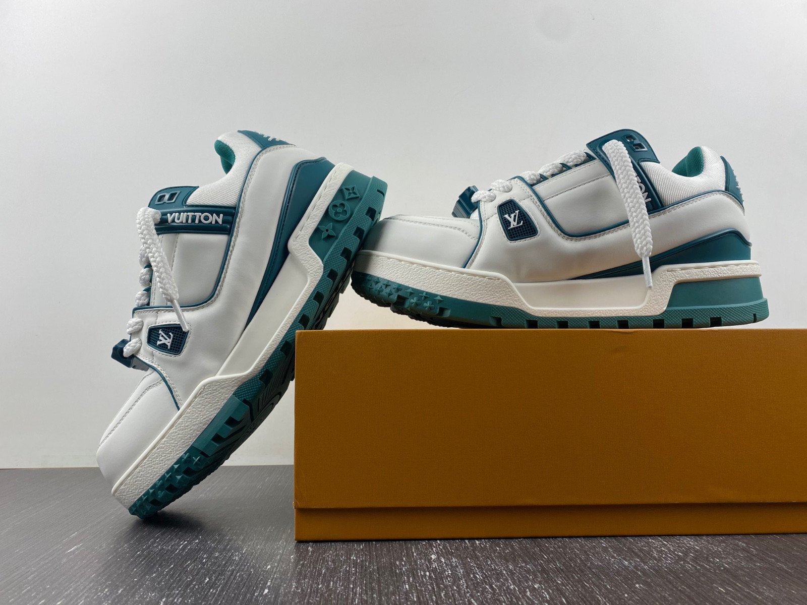 lvt sneakers
