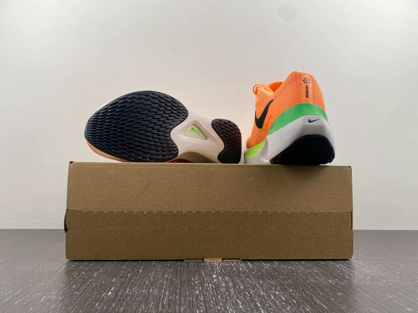 nike zoom fly 5 total orange ghost green (women