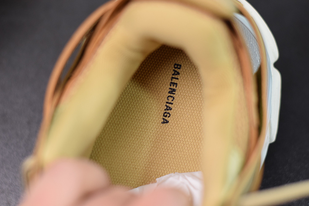bc track sneaker