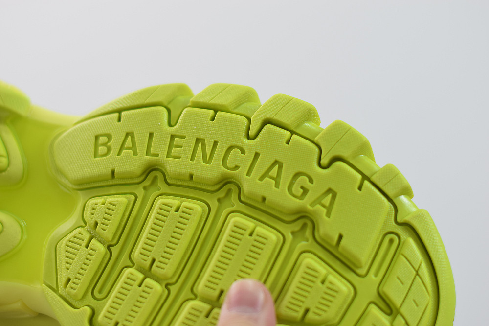 bc track sneaker