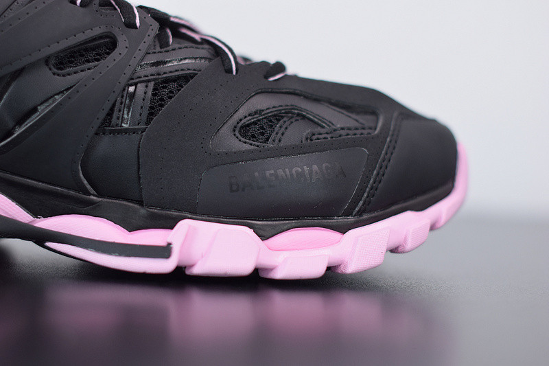 bc track sneaker