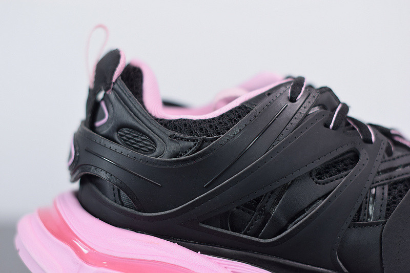 bc track sneaker