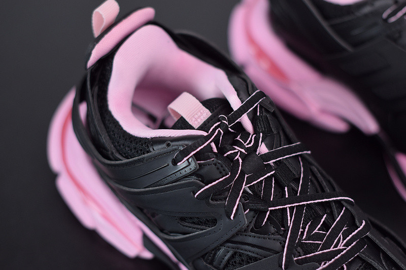 bc track sneaker