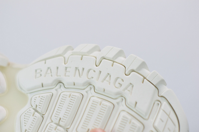 bc track sneaker