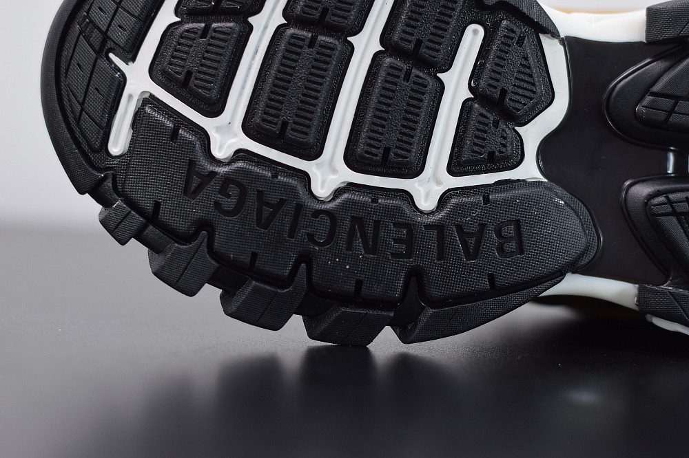 bc track sneaker