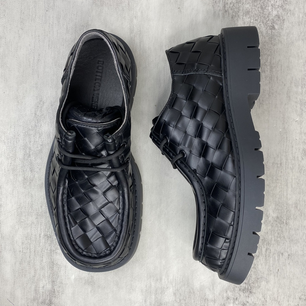 b0tte*a Ven*ta sneaker