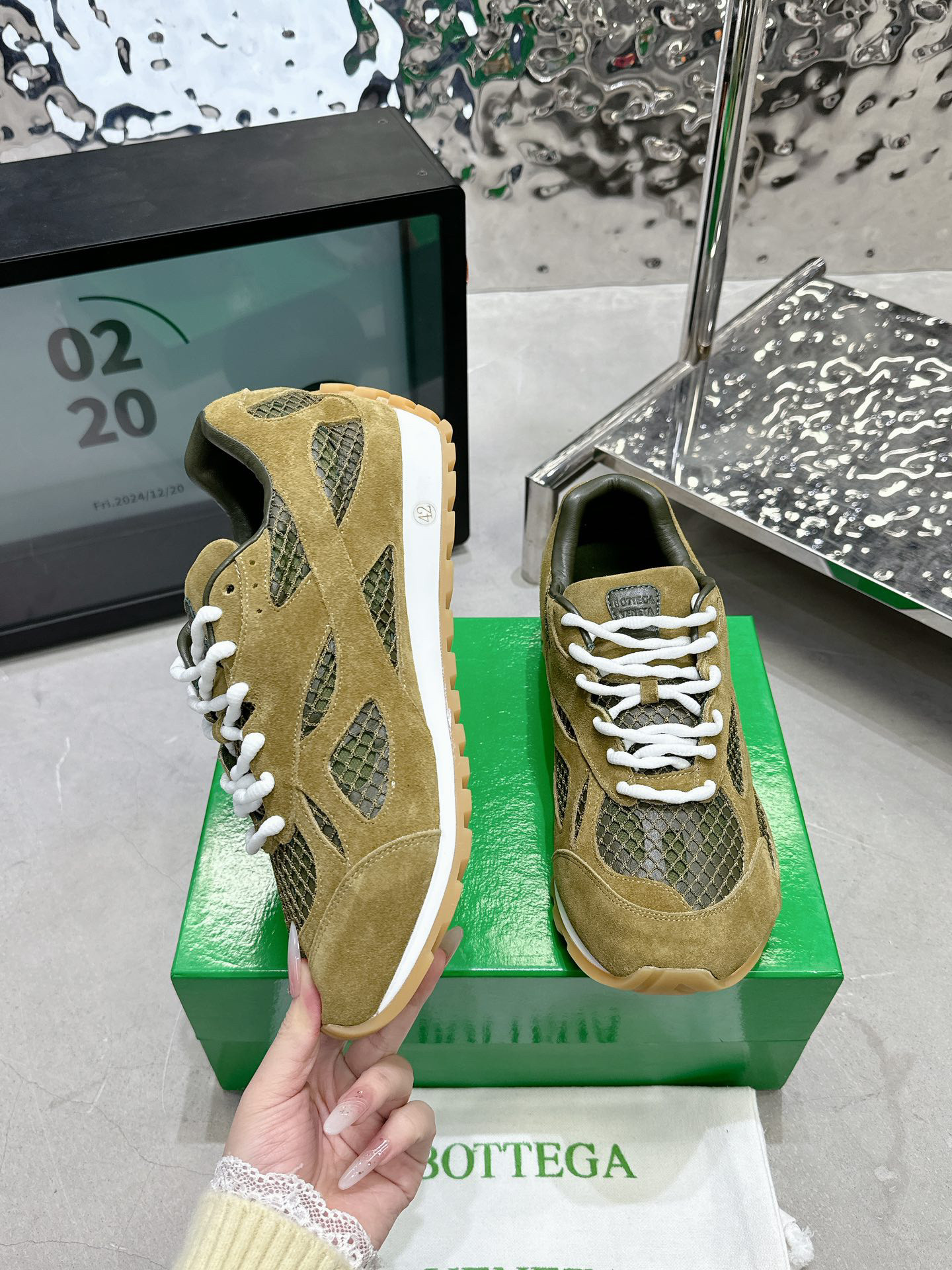 b0tte*a Ven*ta orbit sneaker