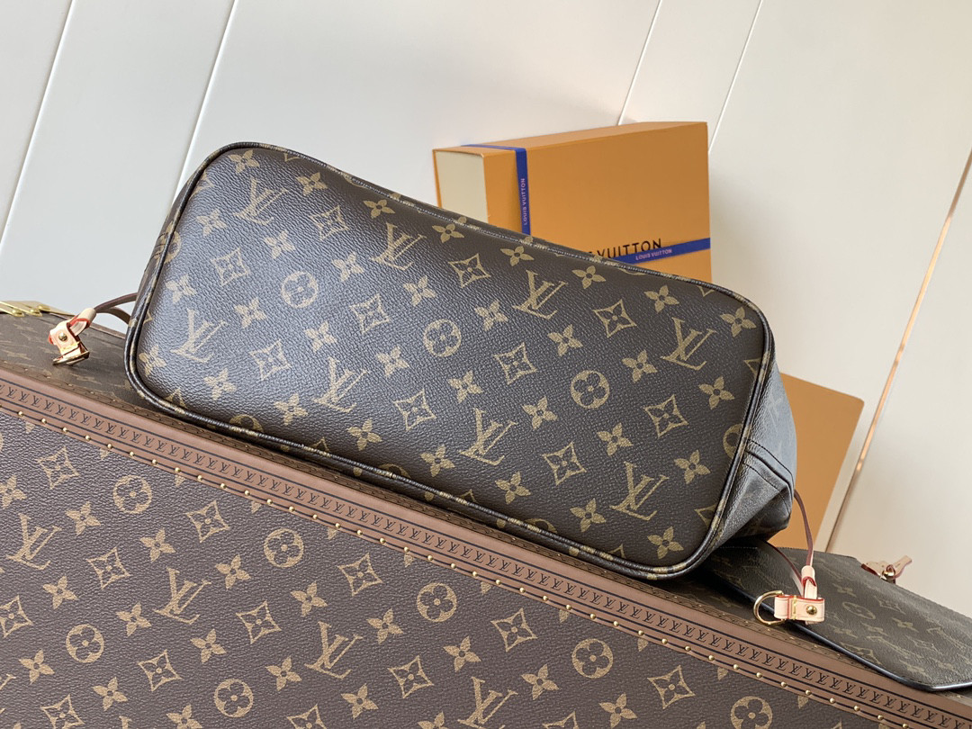 LVT PURSE MM