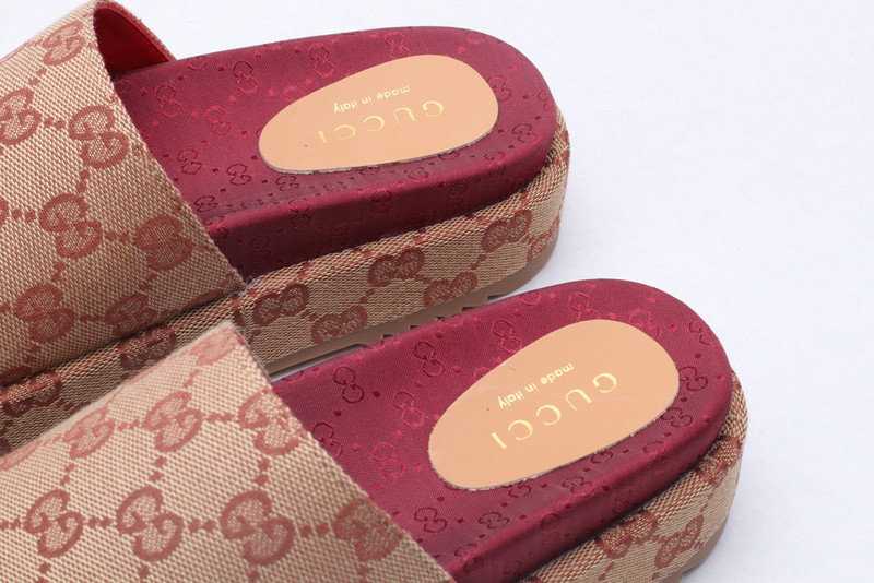 g*u*i sandals