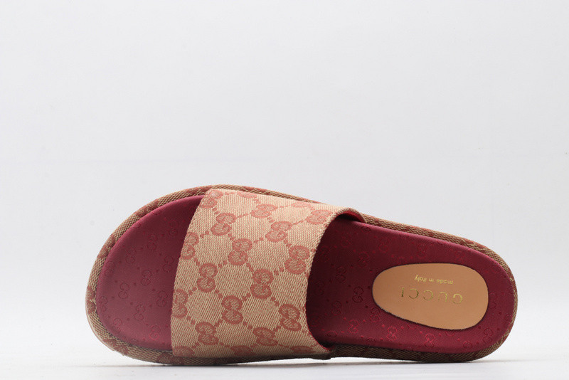 g*u*i sandals