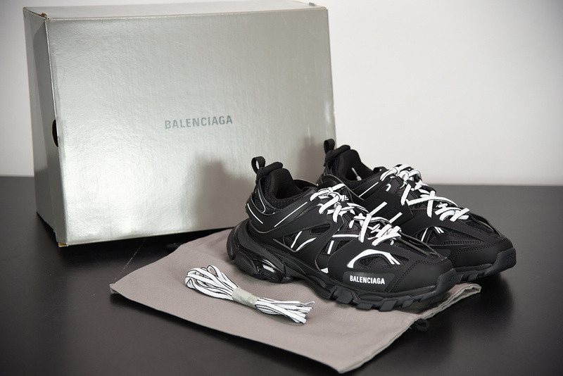 bc track sneaker