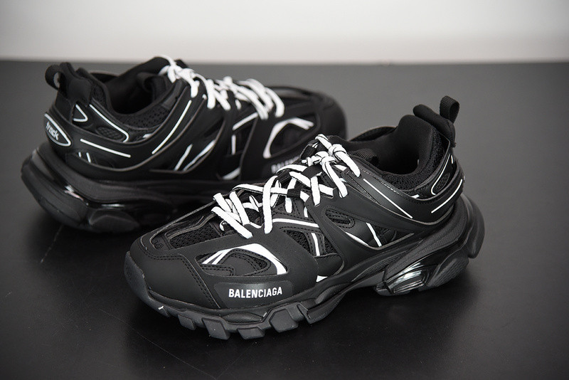 bc track sneaker