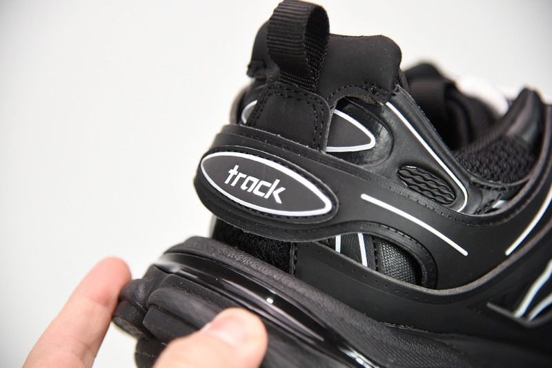bc track sneaker