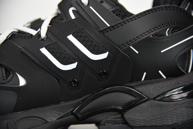 bc track sneaker
