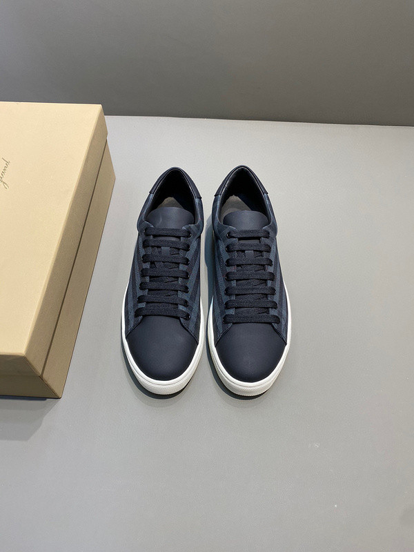 B**rry sneaker