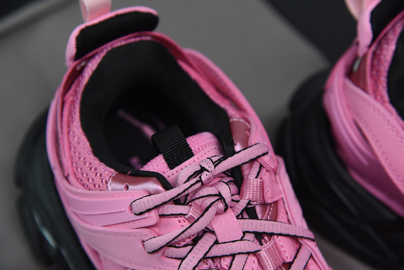 bc track sneaker