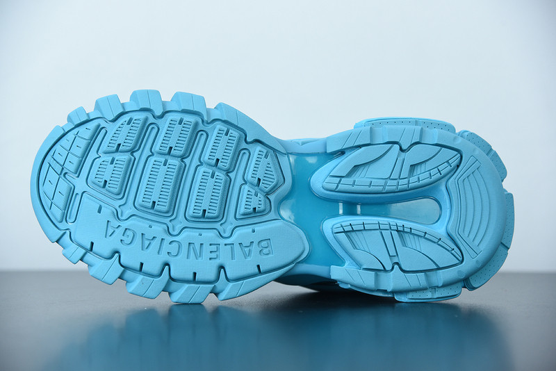 bc track sneaker