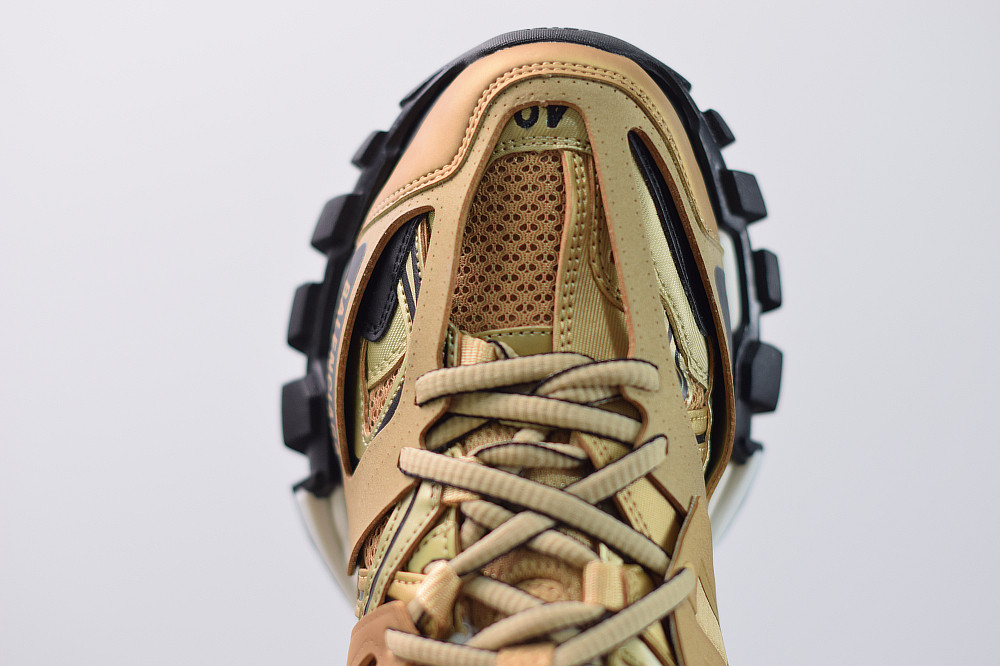bc track sneaker