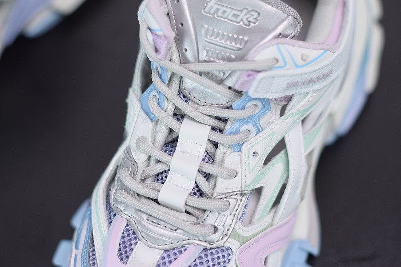 bc track sneaker
