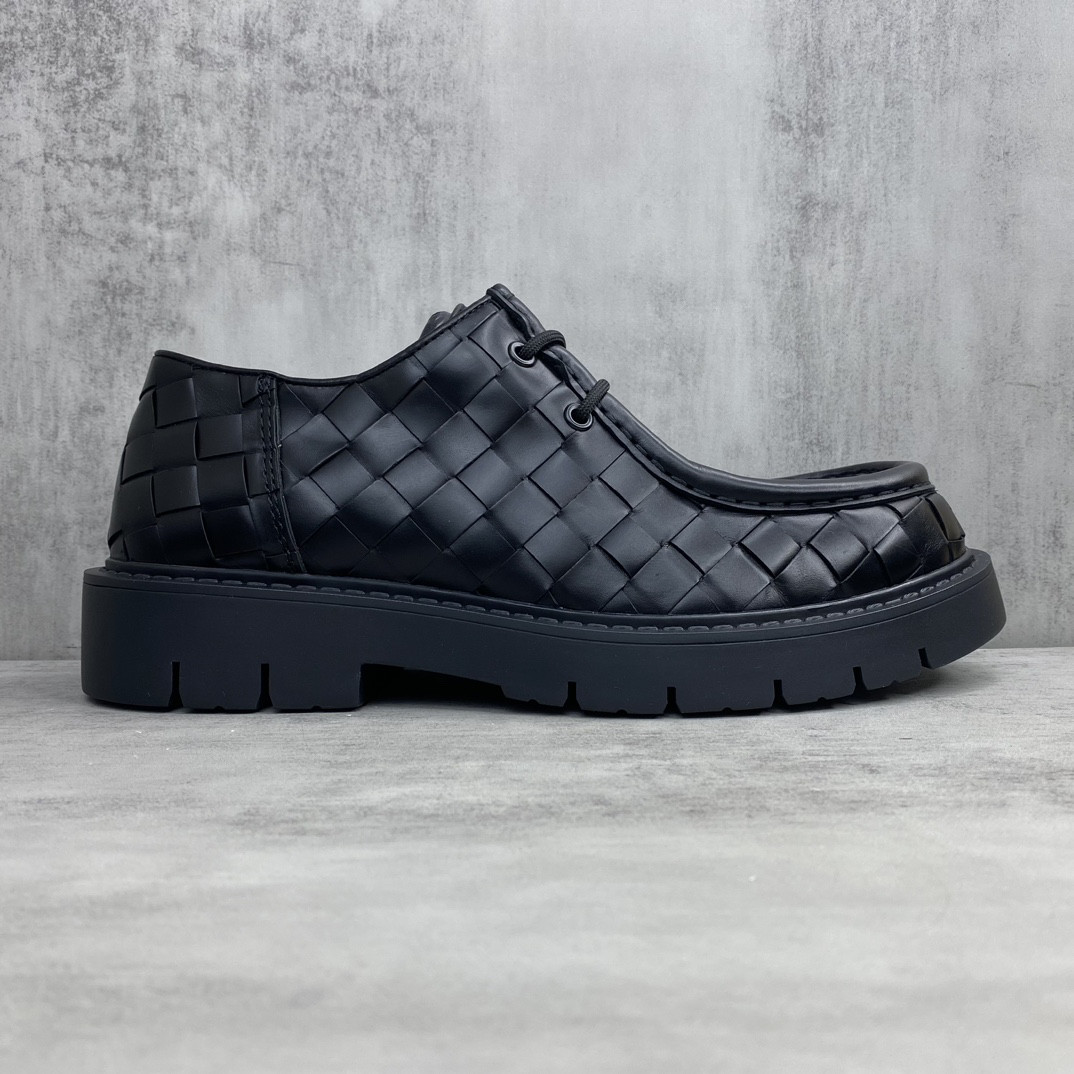 b0tte*a Ven*ta sneaker