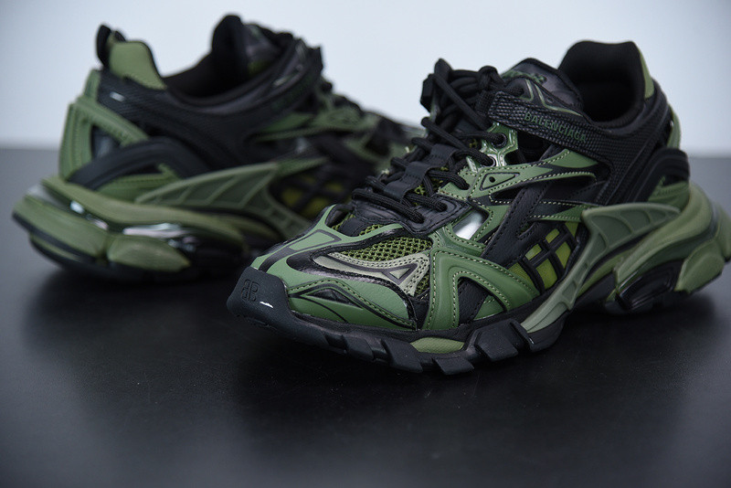 bc track sneaker