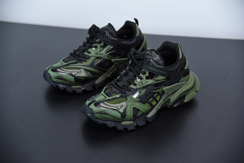 bc track sneaker