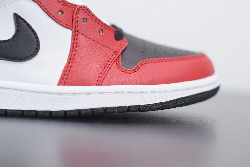 air jordan 1 mid “chicago black toe” 554724-069