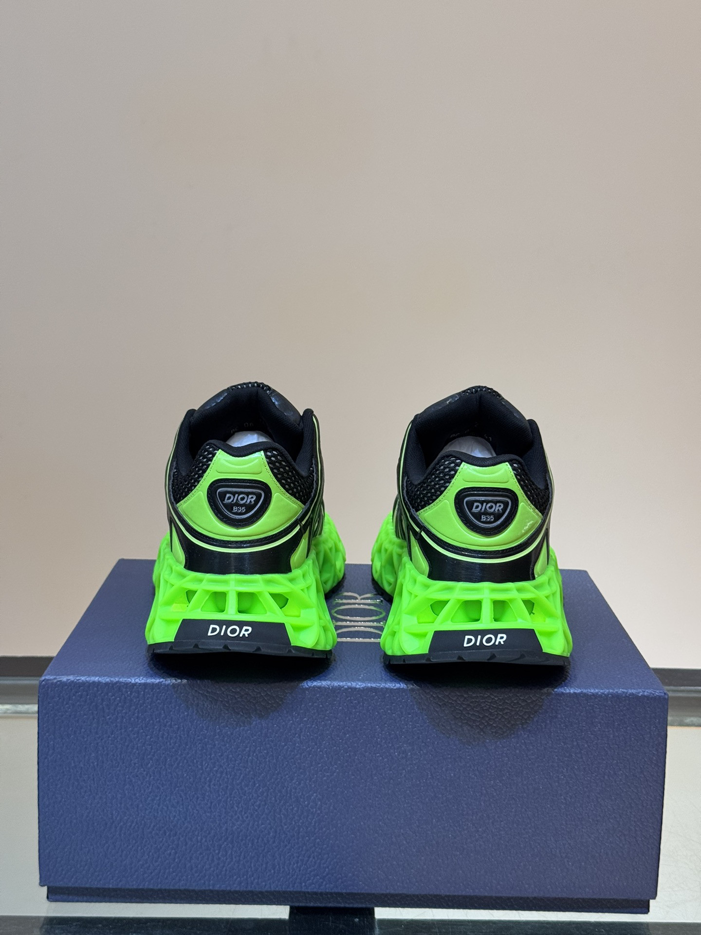 DIO* SNEAKER