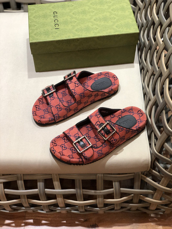 g*u*i sandals