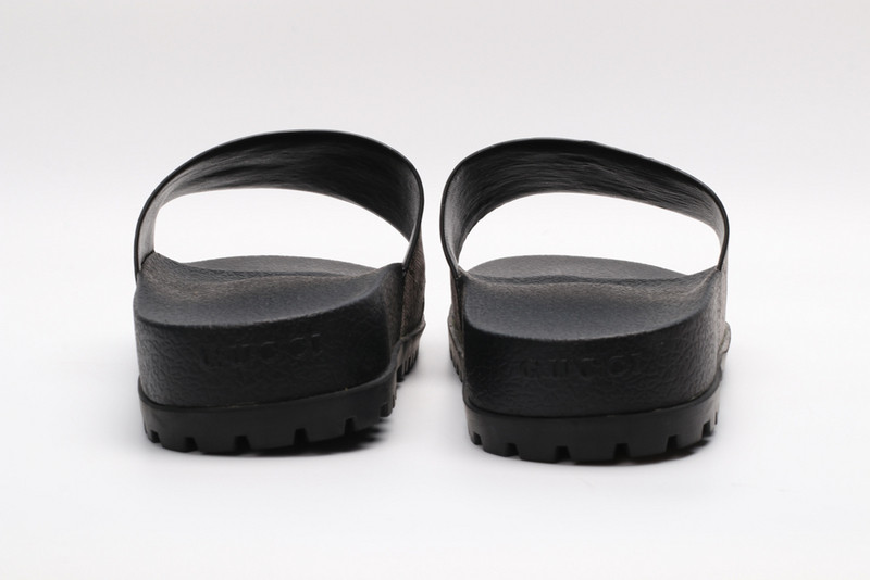 g*u*i sandals
