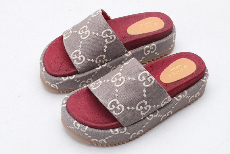 g*u*i sandals