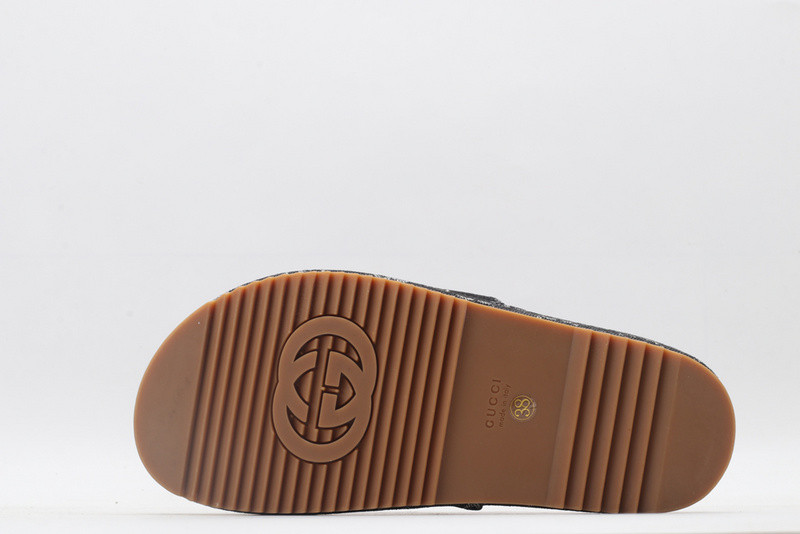 g*u*i sandals