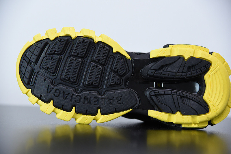 bc track sneaker