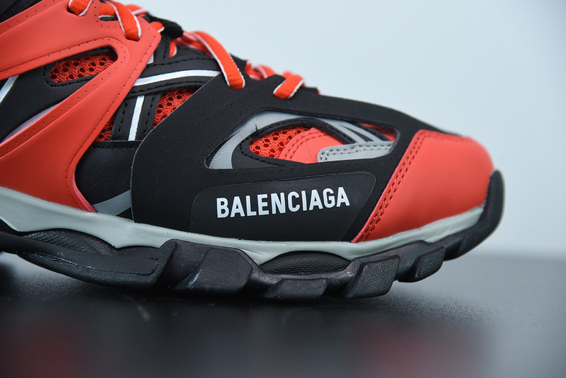 bc track sneaker
