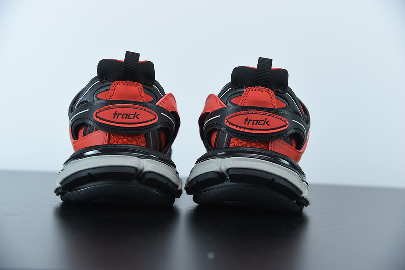 bc track sneaker