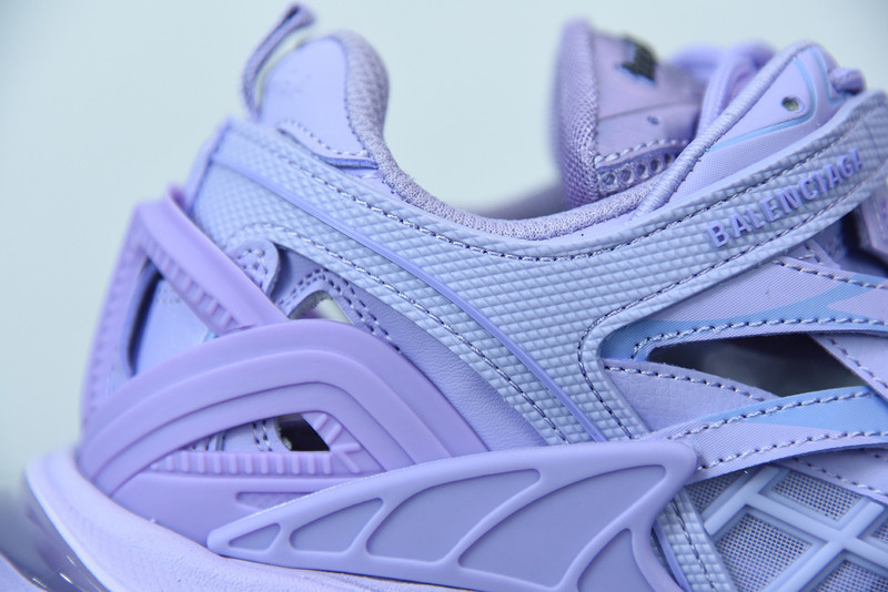 bc track sneaker