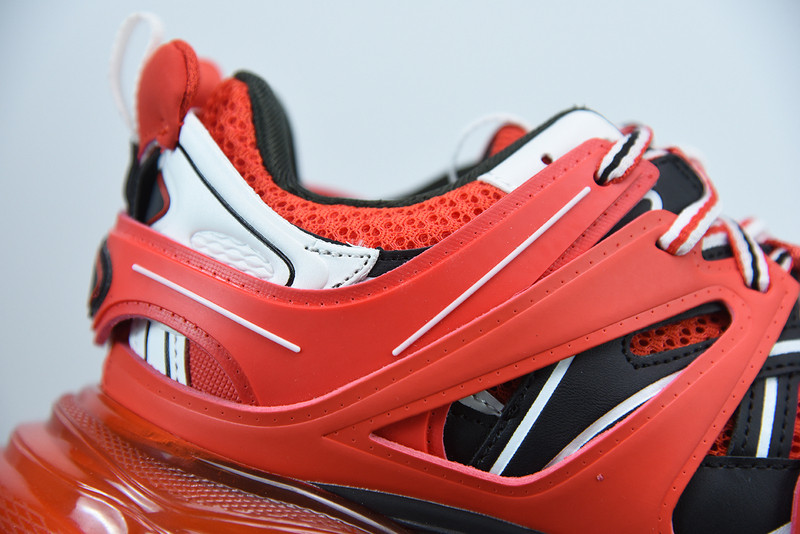 bc track sneaker