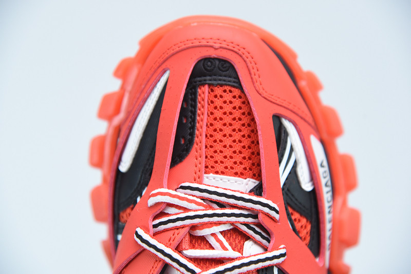 bc track sneaker