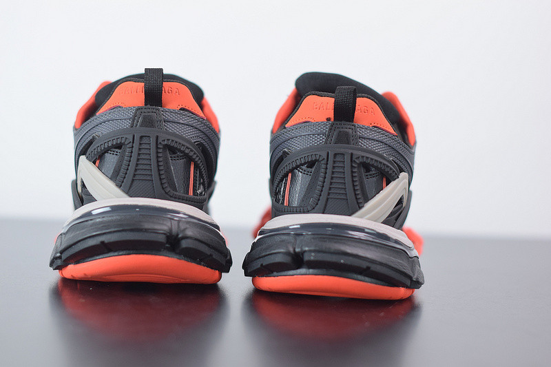 bc track sneaker