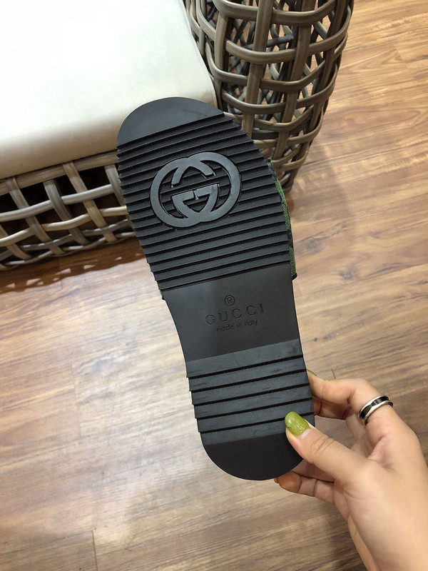 g*u*i sandals