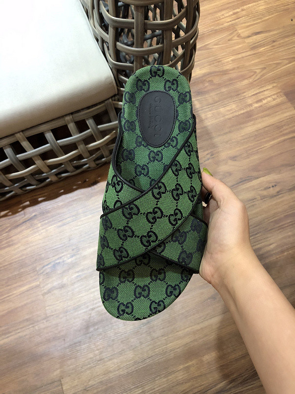 g*u*i sandals