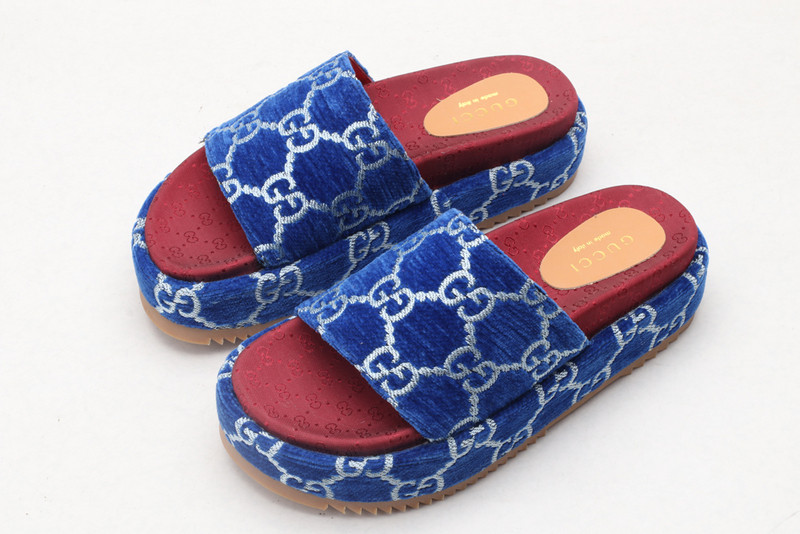 g*u*i sandals