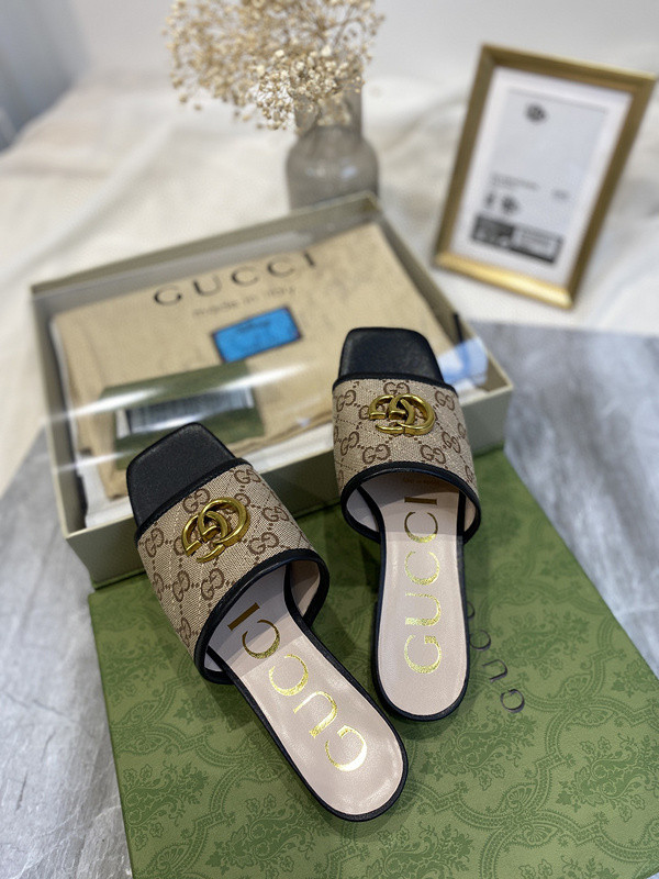 g*u*i sandals