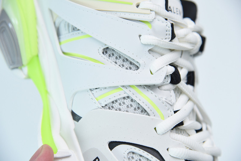 bc track sneaker