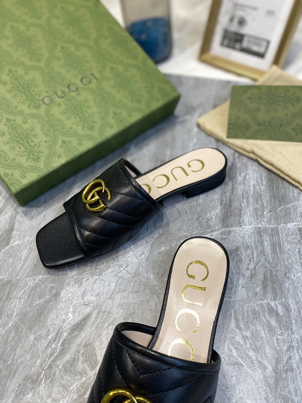 g*u*i sandals